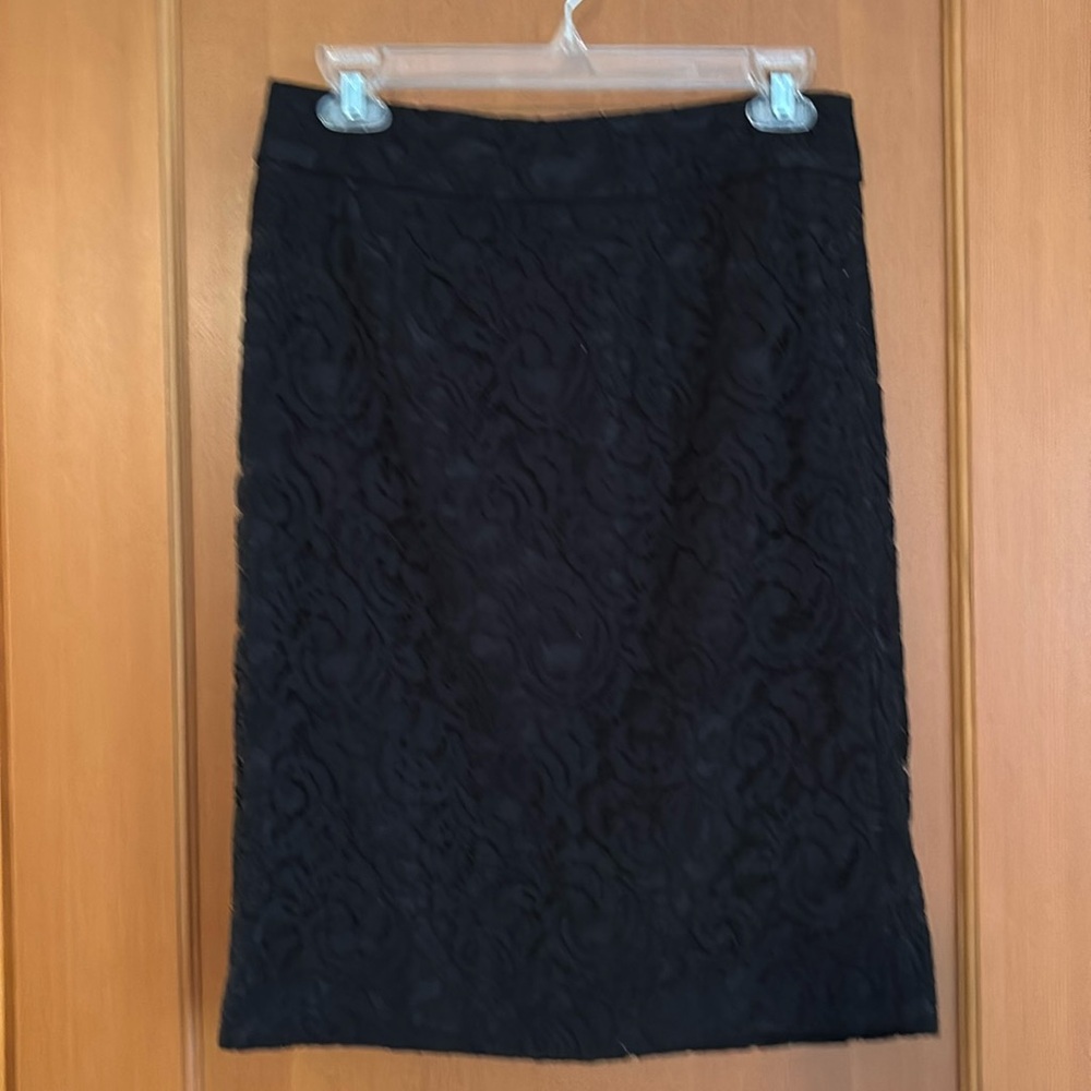 Black lace, pencil skirt.